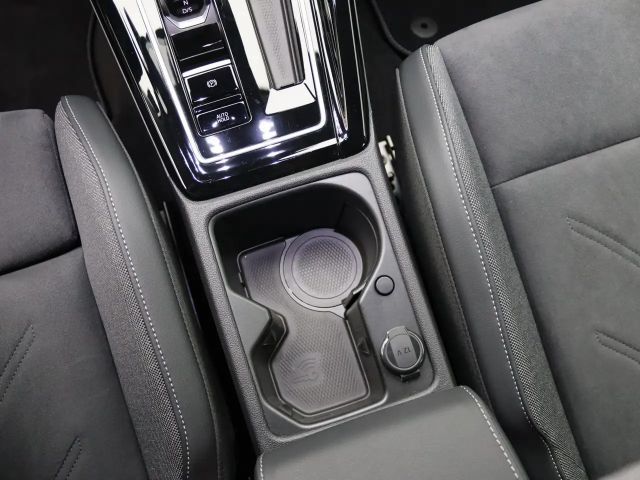 Volkswagen Golf 1.5 eTSI DSG Style Variant