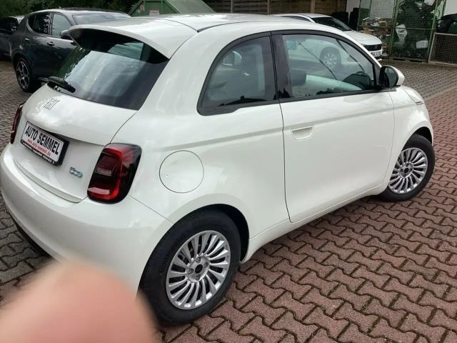 Fiat 500e 42kWh 118PS