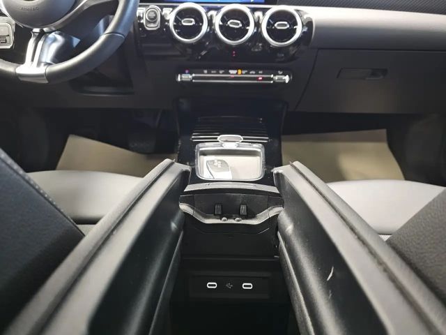 Mercedes-Benz A 180 Progressice Advanced Navi,Parkassi,VollLED