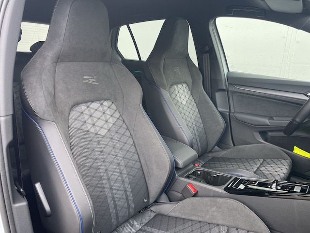 Volkswagen Golf 1.5 eTSI DSG Golf VIII R-Line