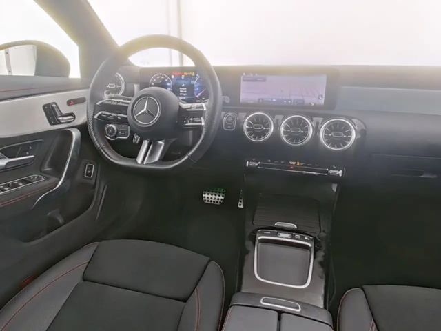 Mercedes-Benz CLA 200 AMG Line Coupé Sedan