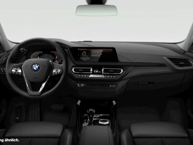 BMW 118 118i 5-deurs Sedan Sport Line