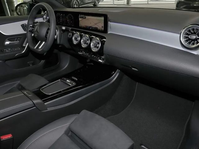 Mercedes-Benz A 220 4MATIC AMG Line