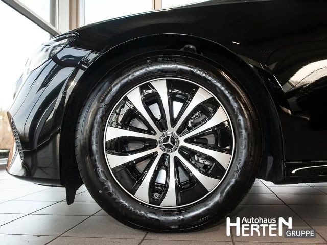 Mercedes-Benz E 220 AVANTGARDE E 220 d Sedan