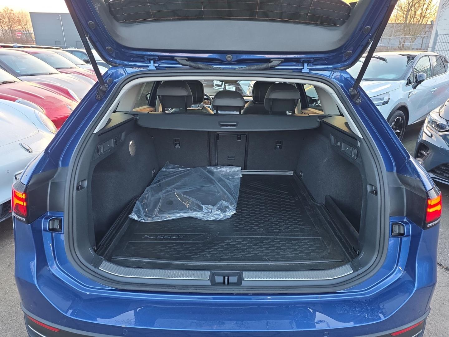 Volkswagen Passat 1.5 eTSI Business Variant