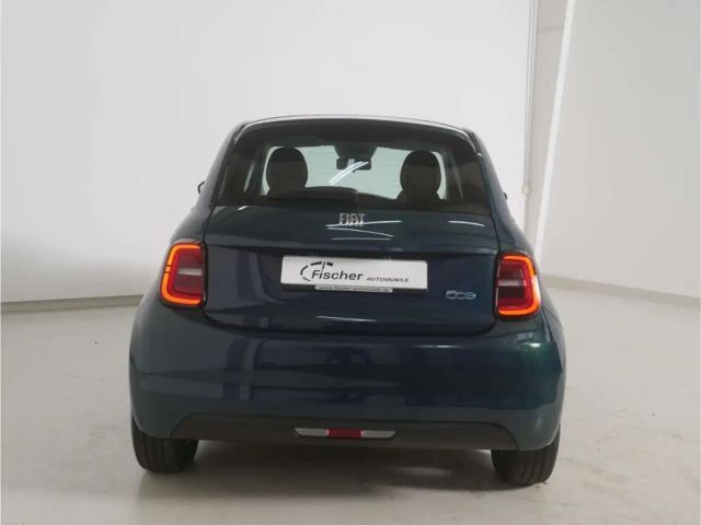 Fiat 500e Action