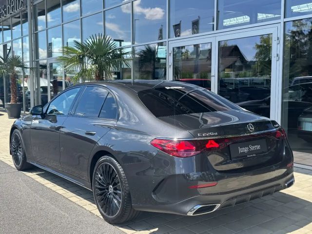 Mercedes-Benz E 220 4MATIC E 220 d Sedan