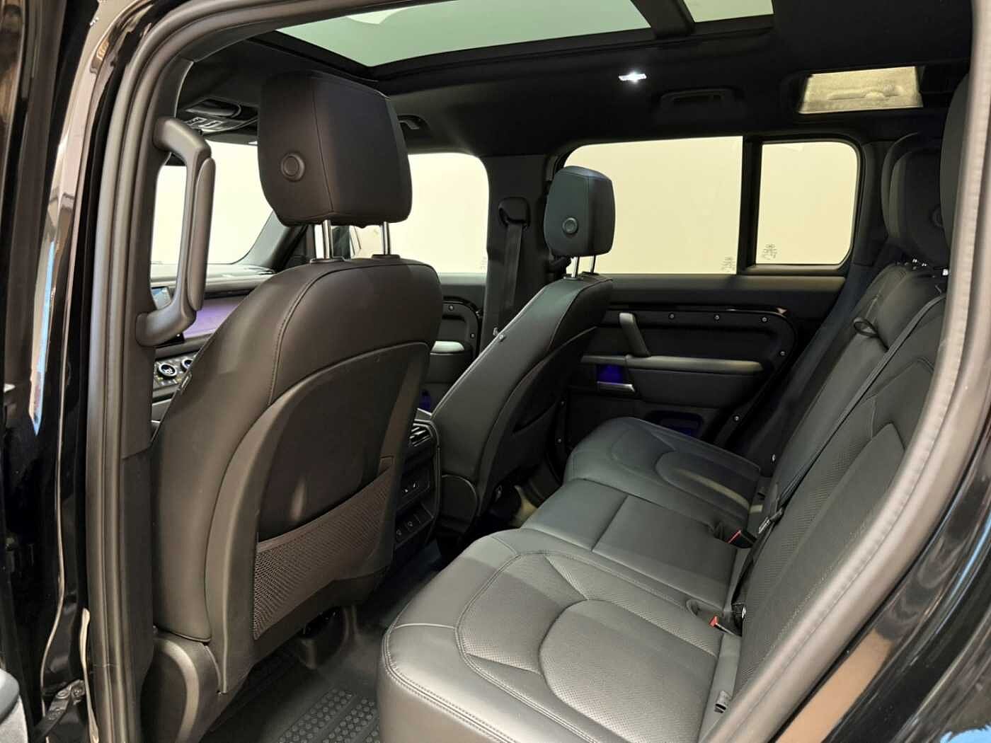 Land Rover Defender 110 Dynamic SE