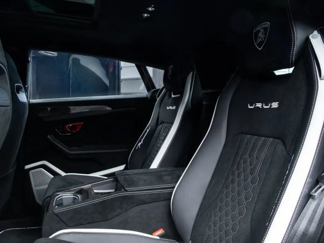 Lamborghini Urus Performante
