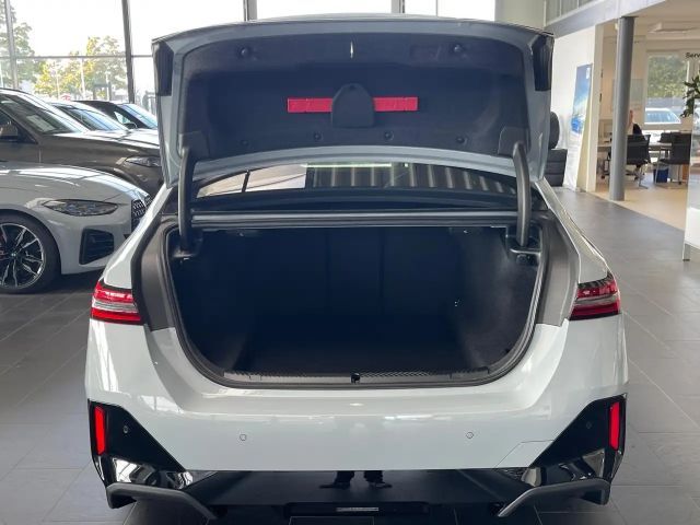 BMW 520 520i M-Sport Sedan