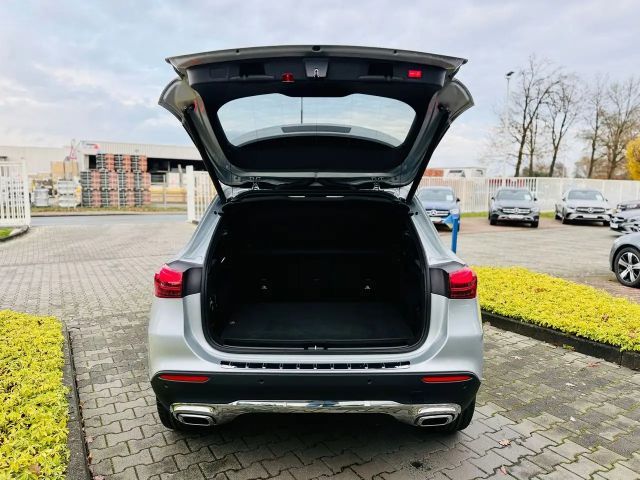 Mercedes-Benz GLA 200 Progressive Sedan