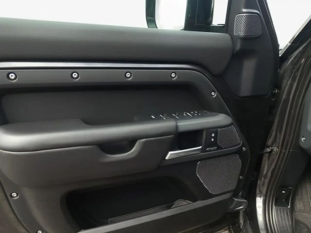 Land Rover Defender 110 D300