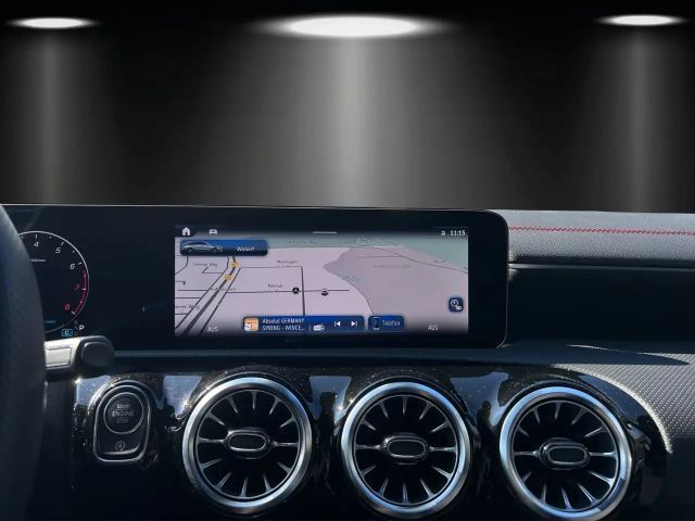 Mercedes-Benz CLA 200 AMG Line