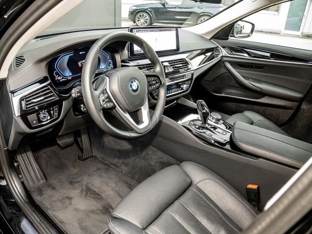 BMW 530 530e Luxury Line Sedan xDrive
