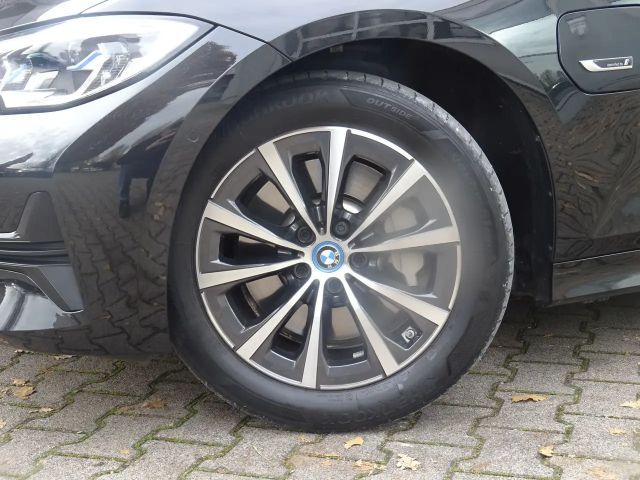 BMW 330 330e Sport Line Touring