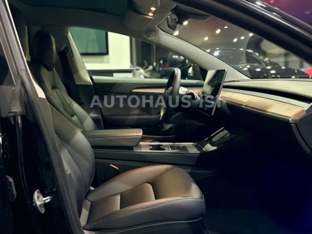 Tesla Model 3 AWD Performance