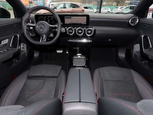 Mercedes-Benz CLA 200 AMG Line Coupé