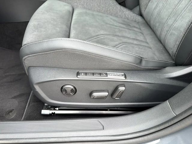 Volkswagen Golf Business DSG Variant