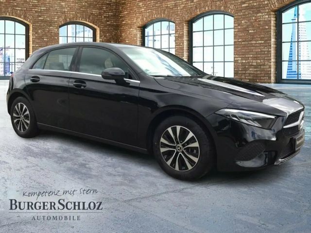 Mercedes-Benz A 180 KAM PDC SpurH Navi AUT LM KlimaA FLA LED