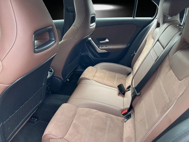 Mercedes-Benz A 250 4MATIC AMG Line