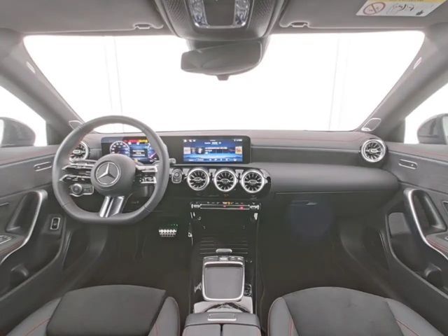 Mercedes-Benz CLA 200 AMG Line Coupé