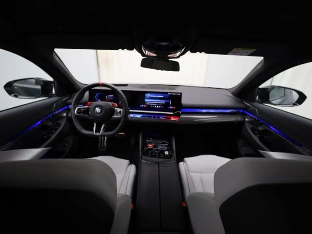 BMW M5 FROZEN DEEP GREEN - UNIEK - 40 GRAM CO2