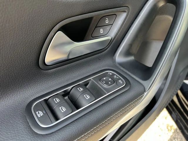 Mercedes-Benz A 180 A 180 d