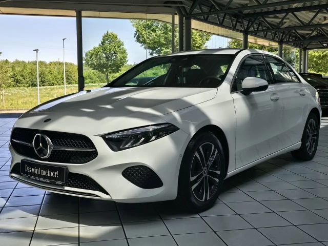 Mercedes-Benz A 180 Limo Progr. Adv. DISTRONIC+STANDHEIZ.+360°