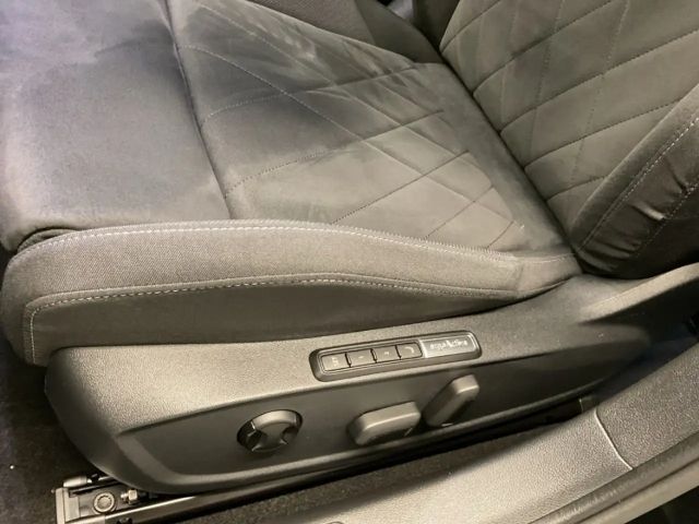 Volkswagen Golf 2.0 TDI DSG Style Variant