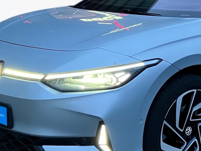 Volkswagen ID.7 340PS 4M NP.74T ACC.5J-G.WÄRMEPUMPE.AHK.AREA-VIEW.HUD.LED.APP-C.SHZ