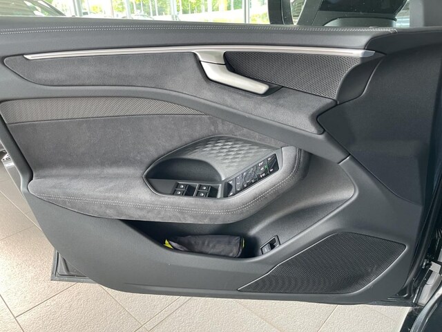 Audi A6 Avant Quattro S-Tronic