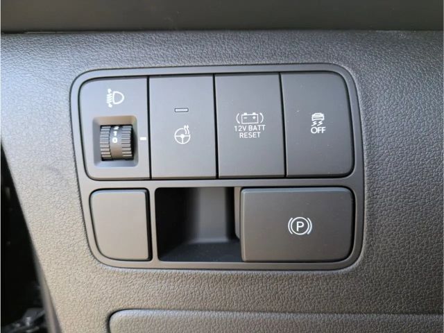 Hyundai Staria Signature