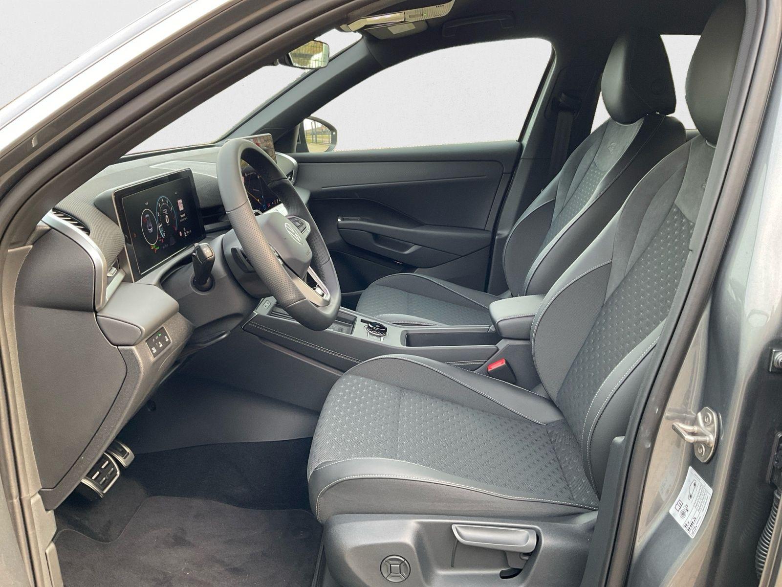 Volkswagen T-Roc 1.5 eTSI DSG R-Line