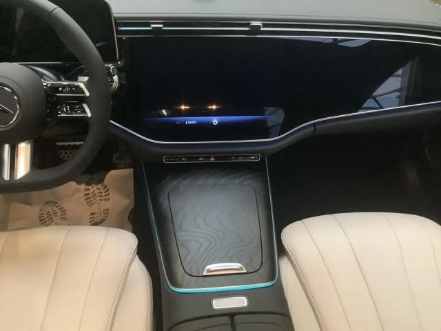 Mercedes-Benz E 200 AMG Line Sedan