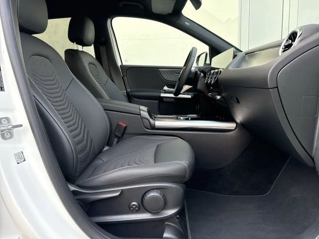 Mercedes-Benz B 180 B 180 d Sedan