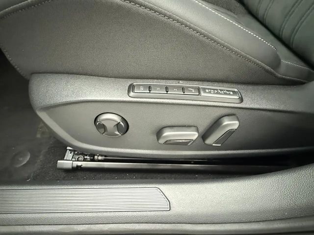 Volkswagen Golf Business DSG Variant