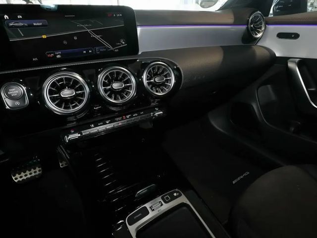 Mercedes-Benz CLA 200 AMG Line Coupé