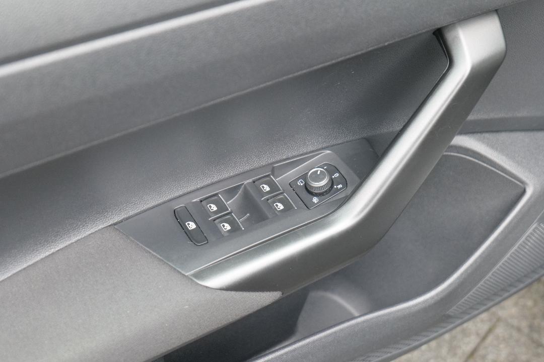 Volkswagen Polo 1.0 TSI DSG R-Line