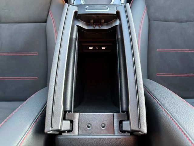 Mercedes-Benz B 200 AMG Line Sedan