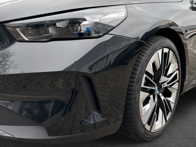 BMW i5 Sedan