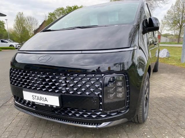 Hyundai Staria Signature