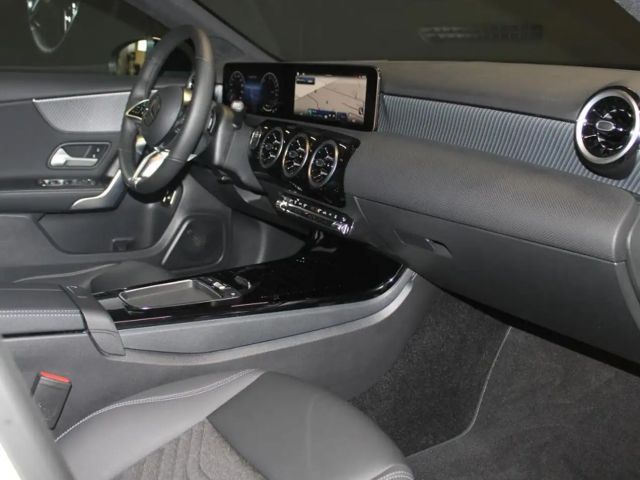 Mercedes-Benz A 250 A 250 e