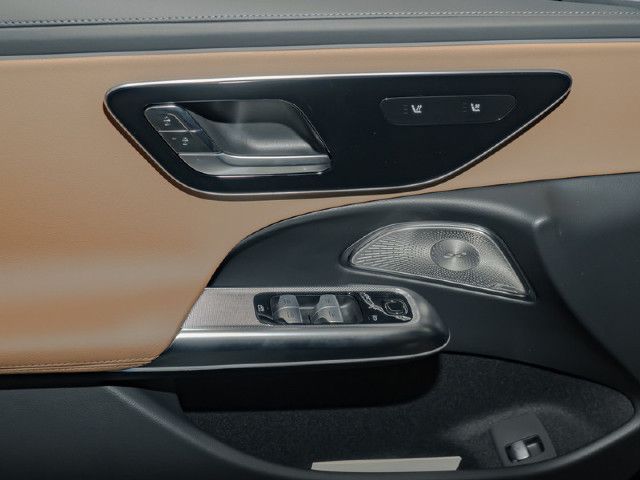 Mercedes-Benz E 200 4MATIC Sedan