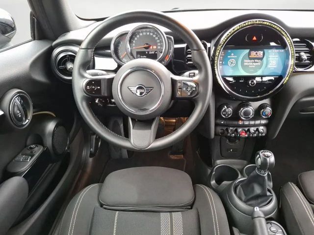 MINI Cooper S Essential Trim CarPlay Sportsitze PDC