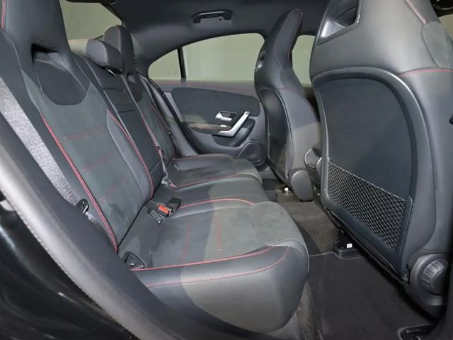 Mercedes-Benz CLA 200 AMG Line Coupé