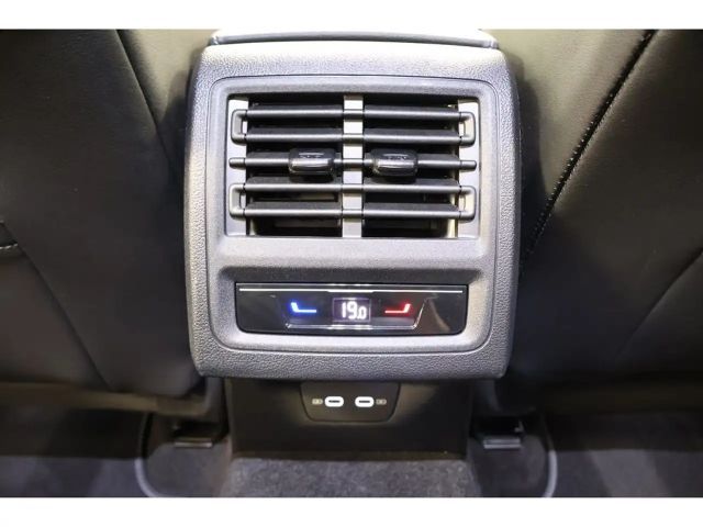 Volkswagen Golf 2.0 TDI DSG Golf VIII R-Line