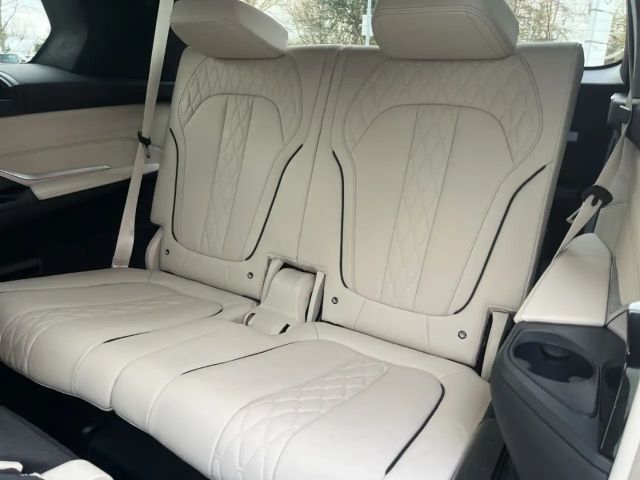 BMW X7 i/HUD/Panorama/Navigation/HarmanKardon