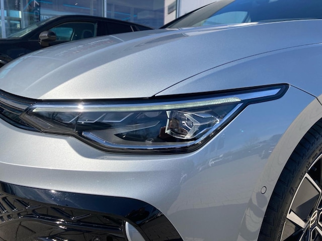 Volkswagen Golf 1.5 eTSI DSG Golf VIII IQ.Drive