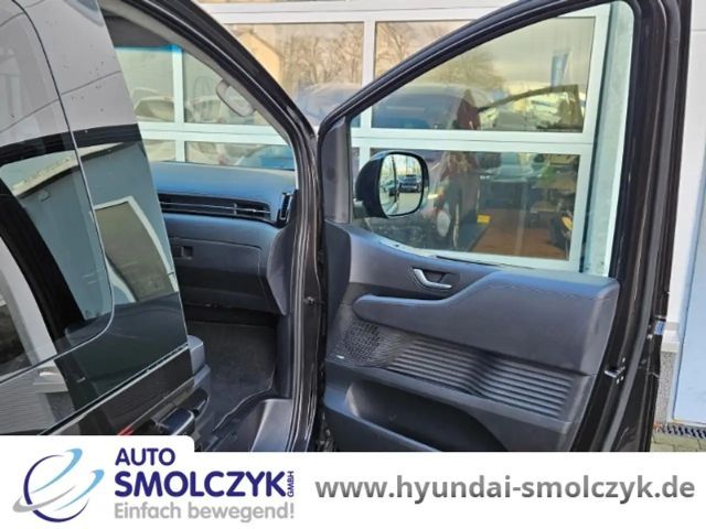 Hyundai Staria Signature