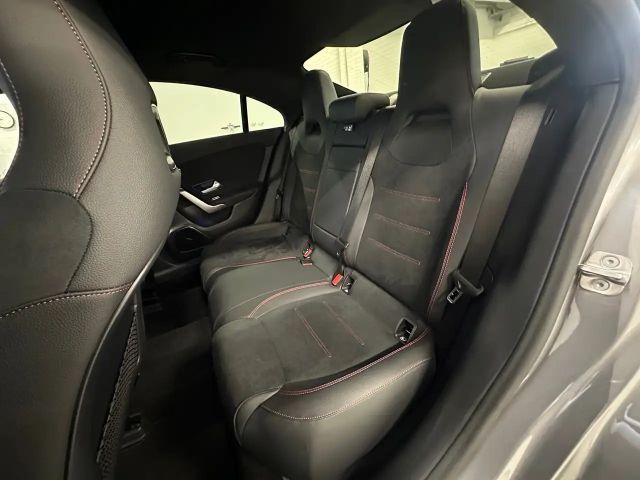 Mercedes-Benz CLA 200 AMG Line Coupé